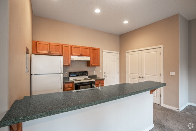 #7 Studio, 1BA, - 596SF - Kitchen 02