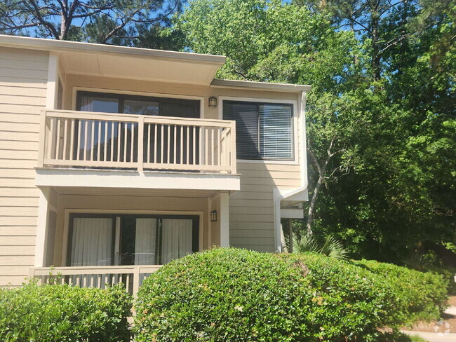 Building Photo - Renovated Two Bedroom Condo on Hilton Head... Unit 30