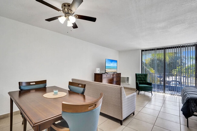 Photo - 777 NW 155th Ln Unidad SI ID1504023P