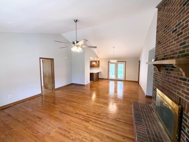 Sala de estar - 1195 Tirzah Rd