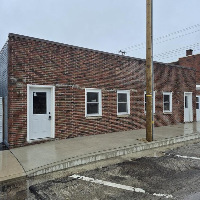 Building Photo - 226 W Franklin St Rental