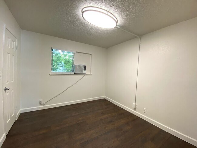 Photo - 200 E Courtland Pl