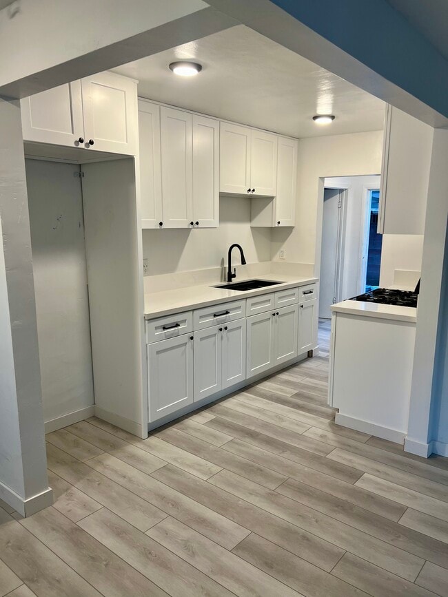 Photo - 1230 Omelveny Ave