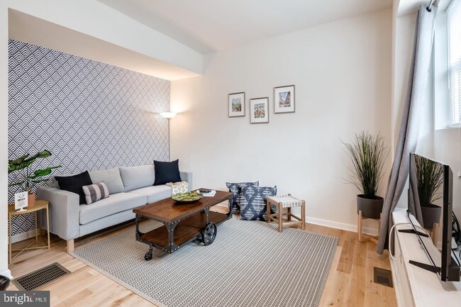 Photo - 2061 Kater St