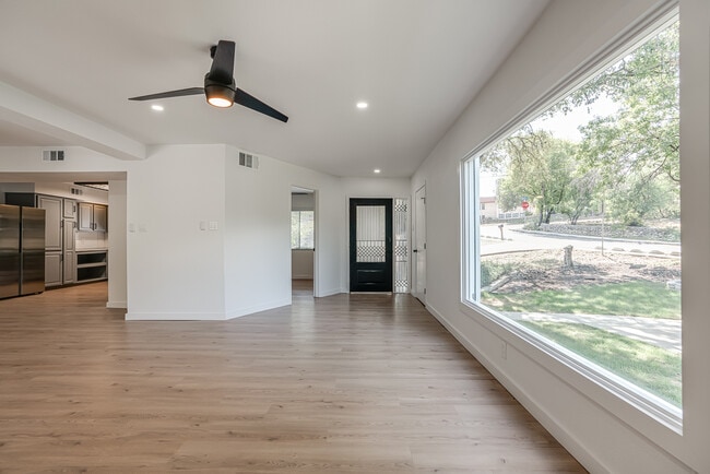 Viviendas superiores - 568 W Quill Dr