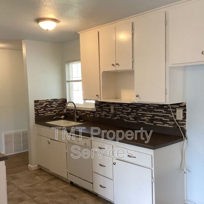 Photo - 8724 Halverson Dr