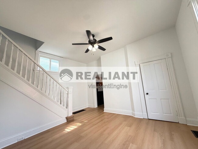 Photo - 124 W 31st St