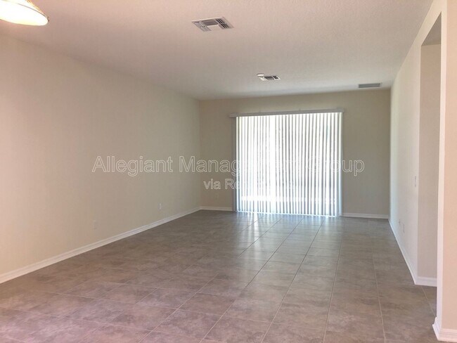 Photo - 2715 Creekmore Ct