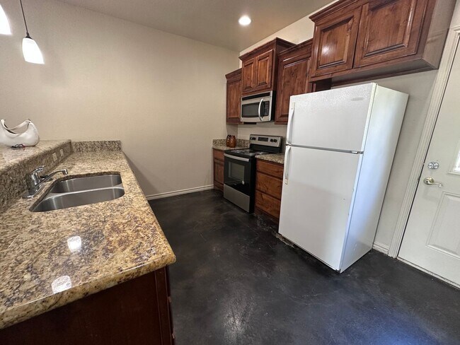 Photo - Spacious 4/4 House Near Baylor Campus!