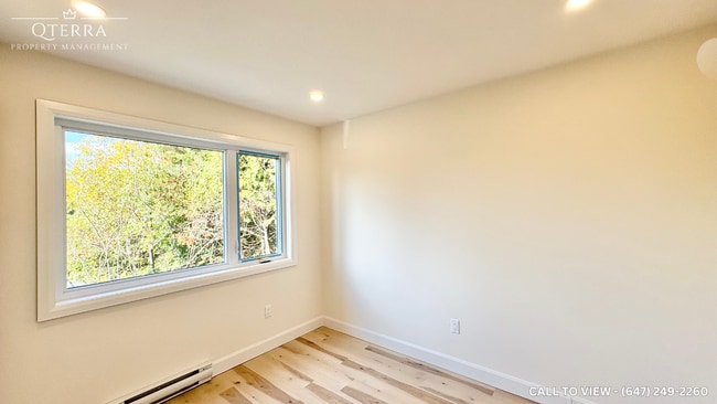 Photo - 694 Crystal St Unit 694B Crystal St, Ottawa,