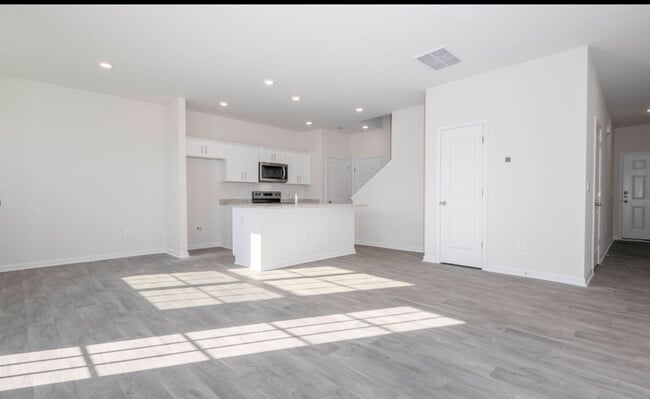 Photo - 1406 Maltese Ln