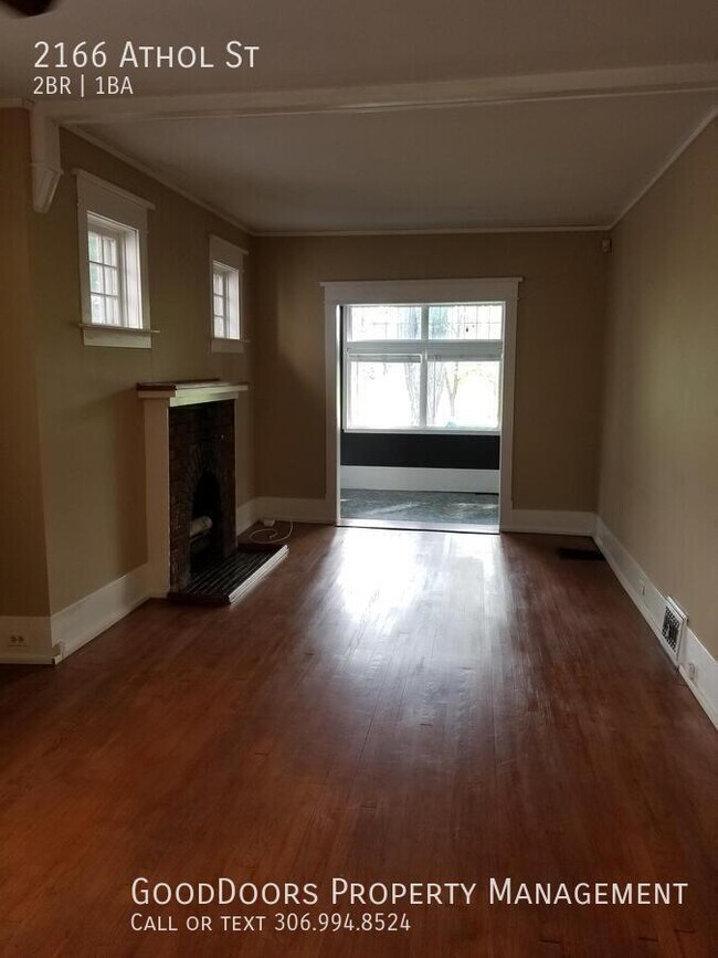 Photo - 2166 Athol St