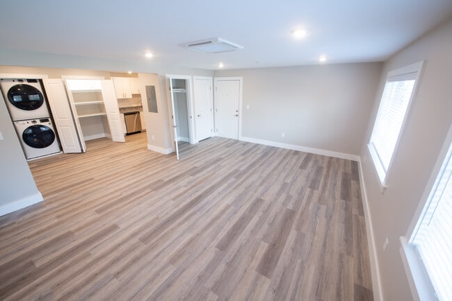 Living & Dining Area - Landings at Aquidneck Crossing