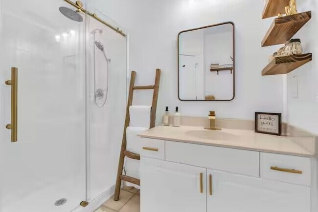 Photo - 1023 Sycamore Green Pl