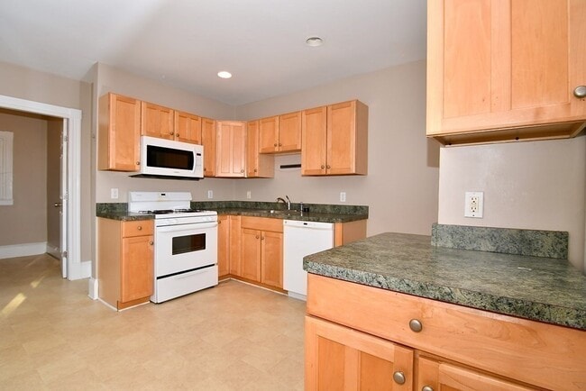 Building Photo - 392 Reedsdale Rd Unit 1 Rental