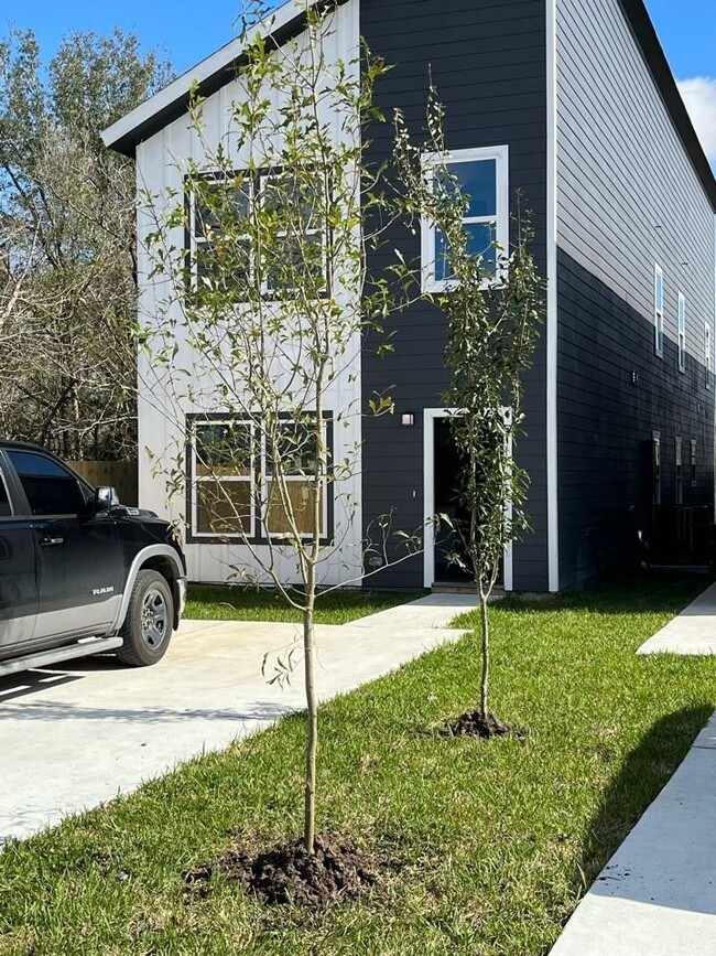 Building Photo - 6918 Tommye St