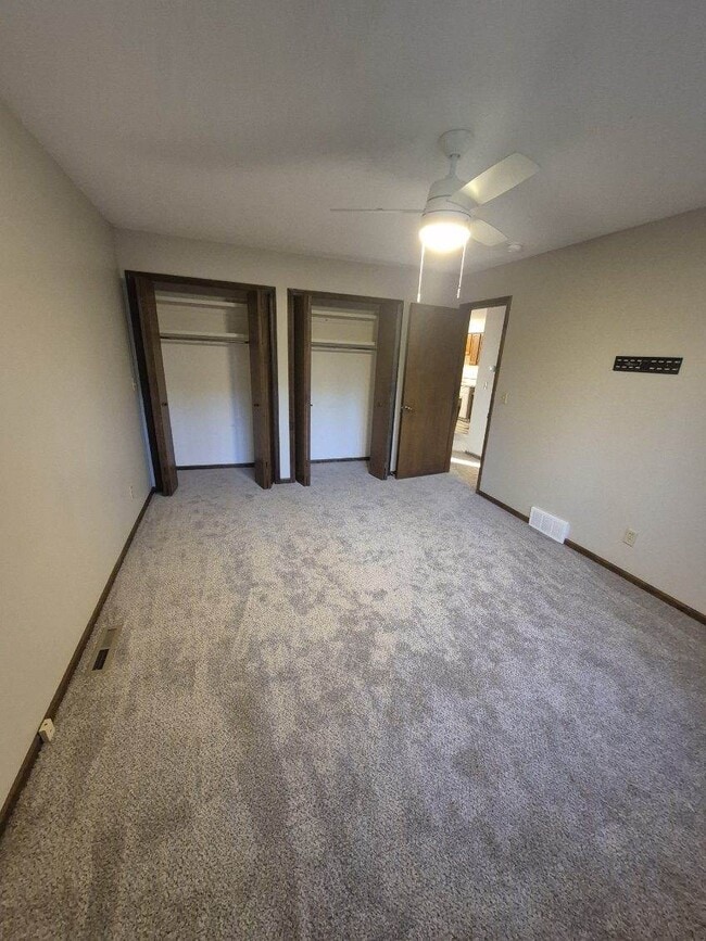 Photo - 4906 Russell St