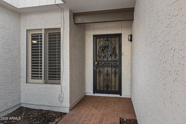 8185 E Del Caverna Dr