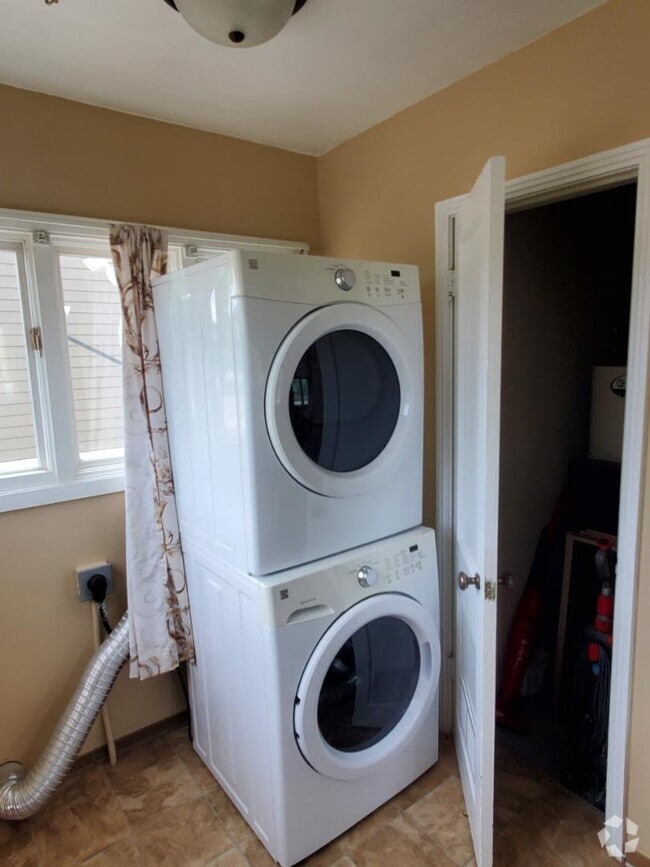 Building Photo - 304 Hillsview Rd Rental
