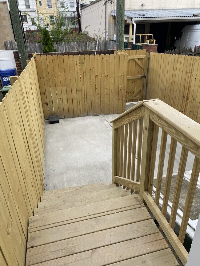 Photo - 3908 Claremont St