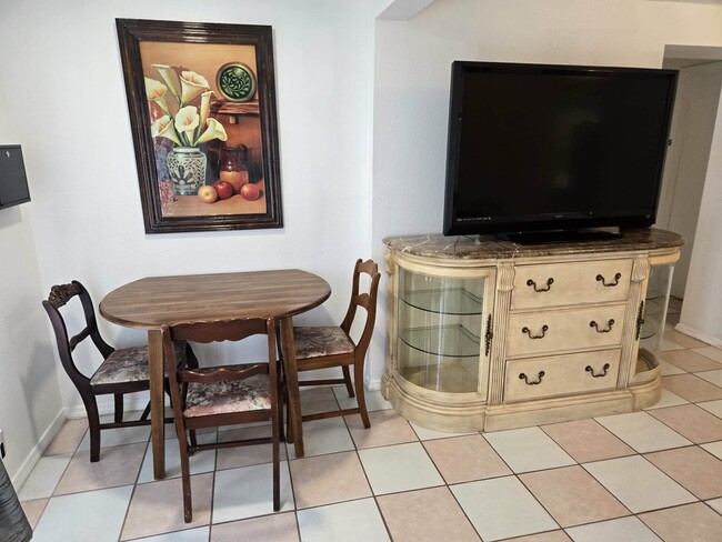 Photo - 925 E 30th St