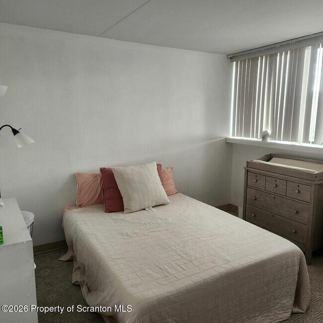 Photo - 220 Linden St