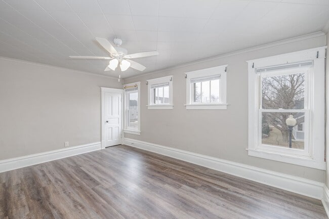 Building Photo - 1668 Oregon St Unit Upper