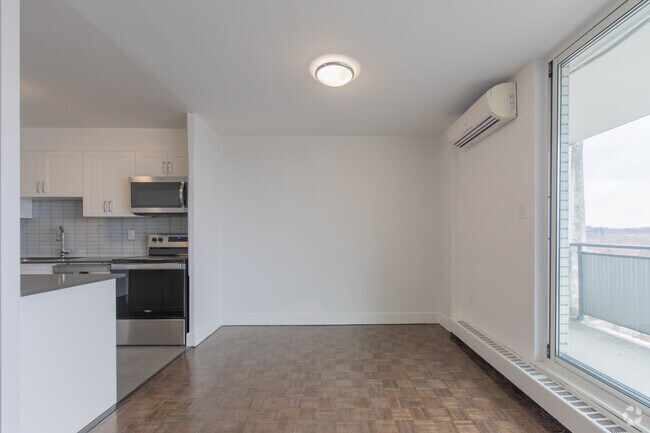 2BR, 1BA - 800SF - Dining Room - 35 Walmer Road