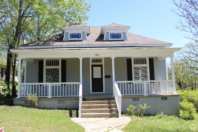 Building Photo - 204 N Ash St Rental