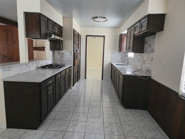 Photo - 9110 Grape St