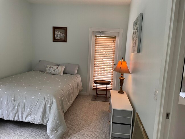 Photo - 168 Florence Dr Unit B