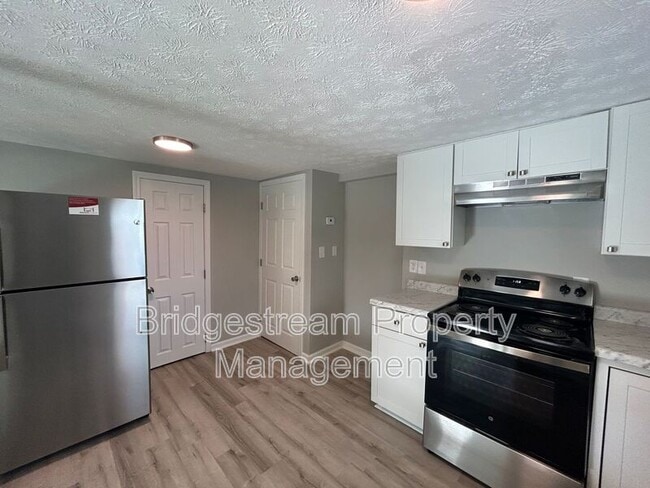 Photo - 1830 Roslyn Ave