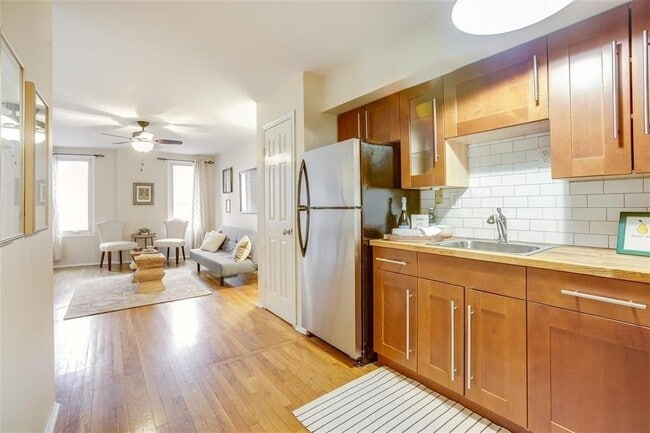 Building Photo - 330 Monroe St Unit 2L