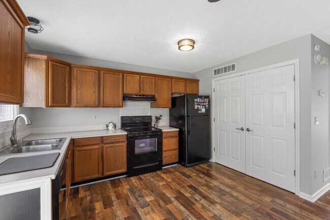 Photo - 1233 Aspen St