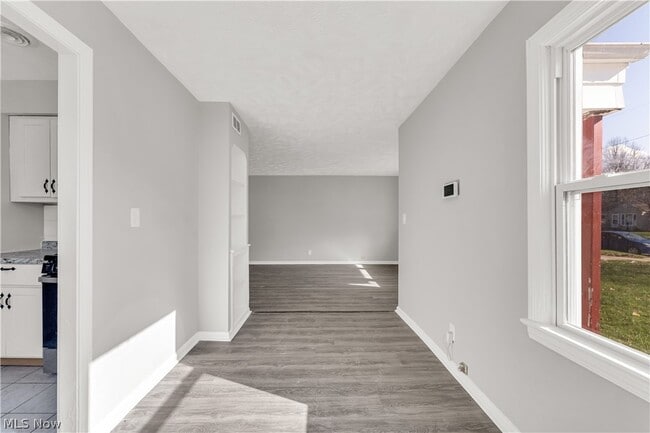 Photo - 2521 Greenvale Rd