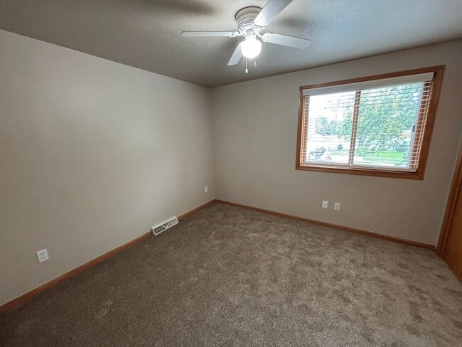 Photo - 3222 Lakeview Dr