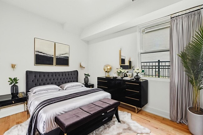 Photo - 6327 S Langley Ave Unit 2