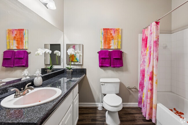 2BR, 2BA - 1,076SF - Second Bathroom