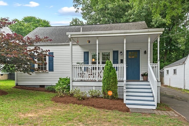 Spacious 3-Bedroom Home with Fenced Backya... - Spacious 3-Bedroom Home with Fenced Backya...