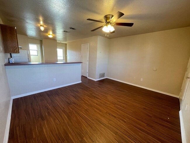 Photo - 1108 Leslie Cir Unit B