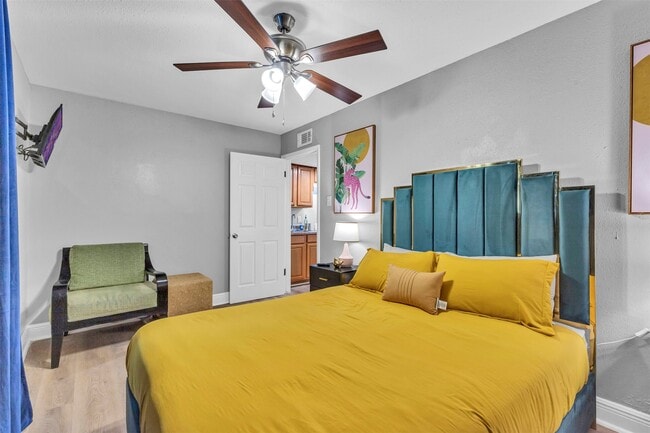 Building Photo - 1840 Richmond Ave. Unit 32