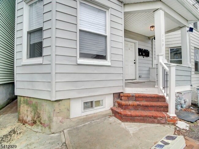 Photo - 209 N 4th St