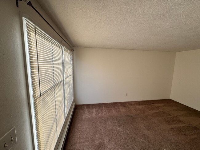 Photo - Charming 3-Bedroom SE Portland Home – Fully Fenced Yard - Video attached