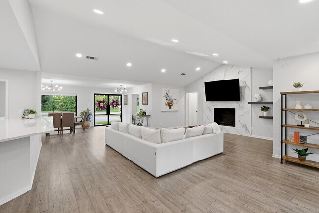 Photo - 412 E Northgate Dr