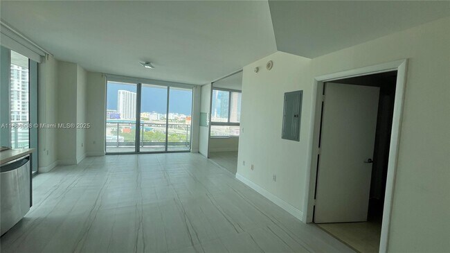 Photo - 90 SW 3rd St Unidad 1412