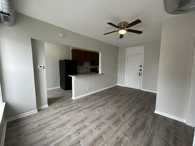 Photo - 1 bedroom in Chicago IL 60646 Unit 215