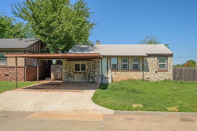 Building Photo - 713 NE 34th Terrace