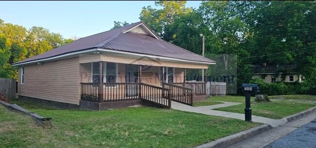 Photo - 564 Chesterfield Ave