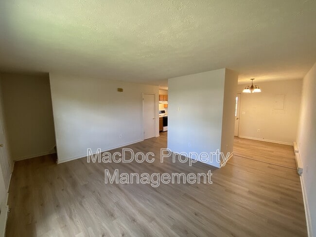 Photo - 624 Highview Ct