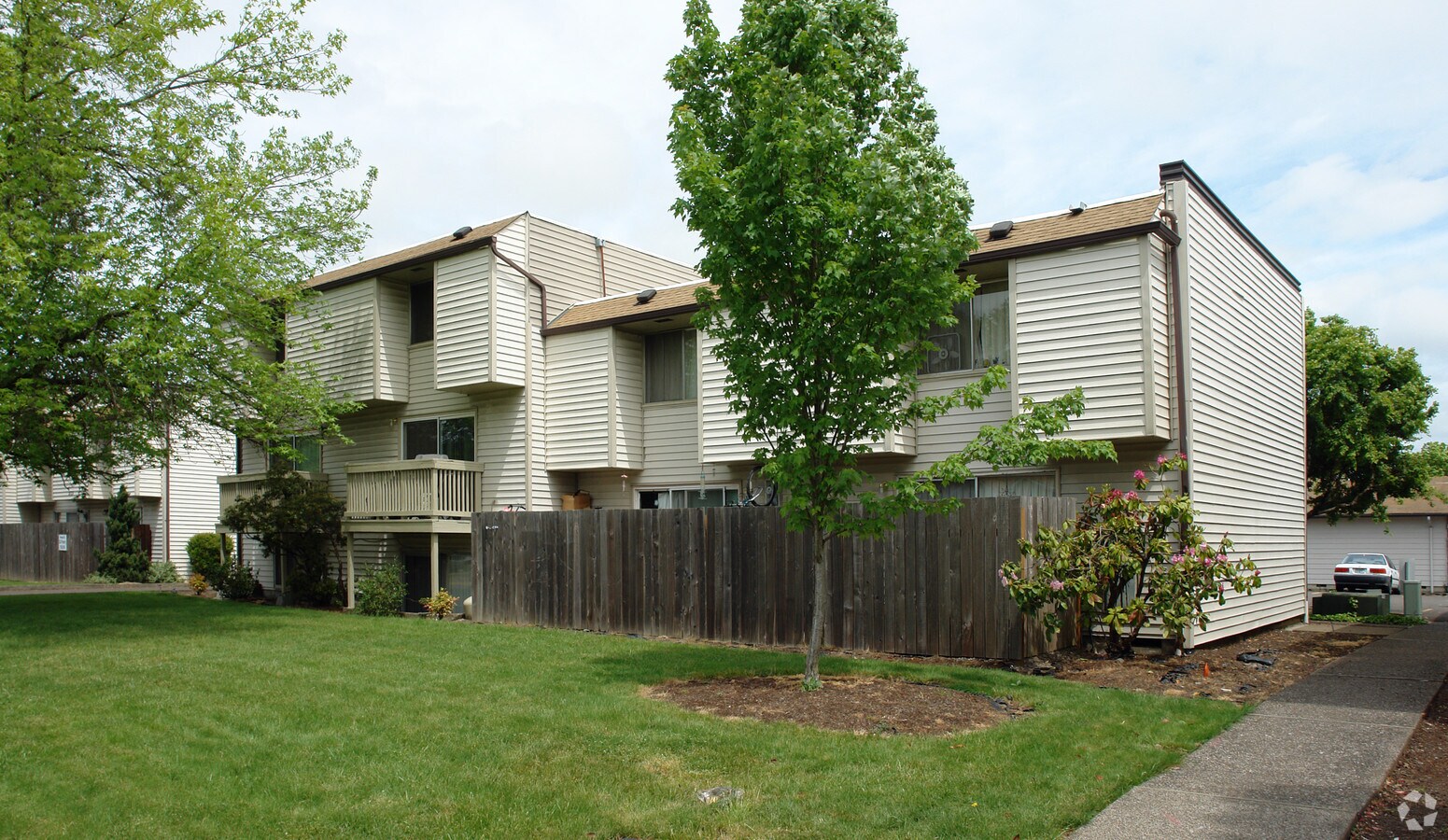 Highland Court - Highland Court Apartments